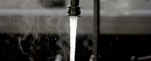 https://www.publico.es/sociedad/agua-cotiza-wall-street-paso-derecho-humano-convierta-mercancia.html